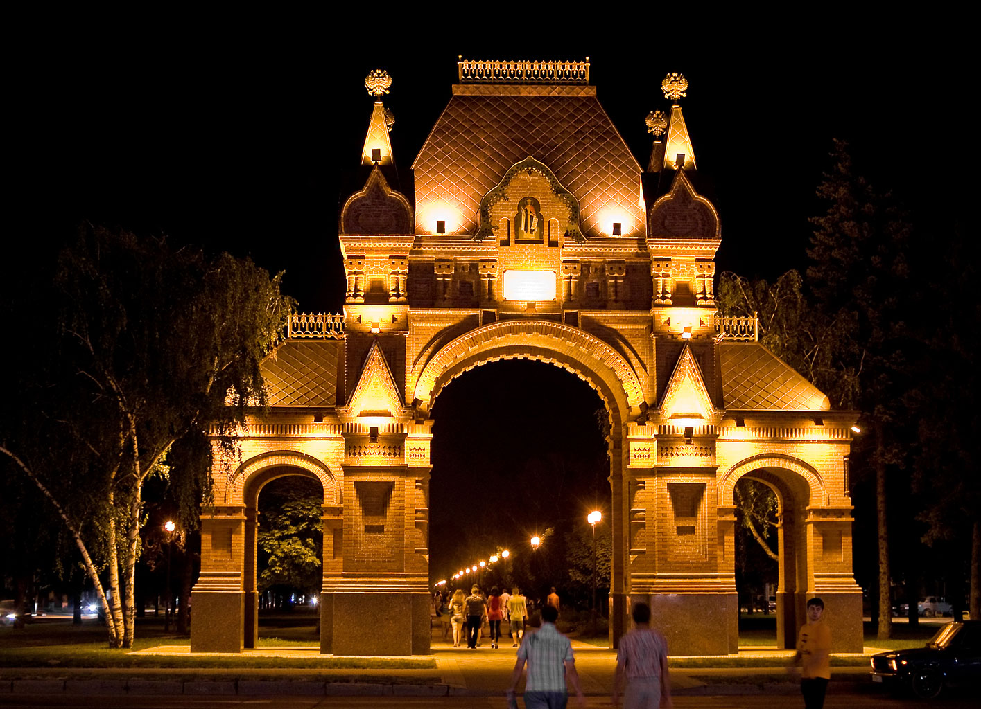 Александровская арка в Краснодаре ночью